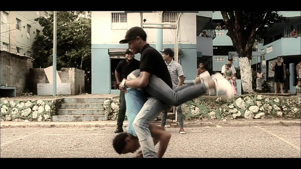 Chimbala ft Black Gorila - Con lo pie (Official Video)