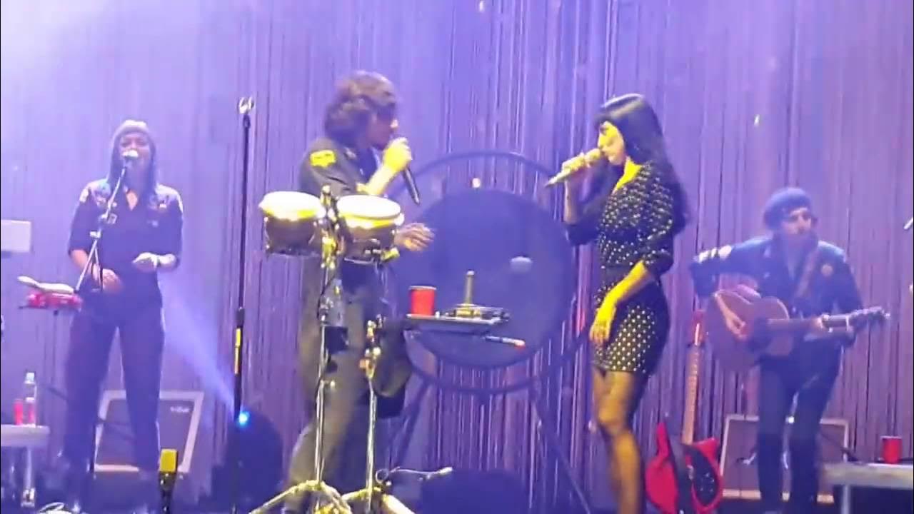 León Larregui ft Mon Laferte Rue Vieille Du Temple