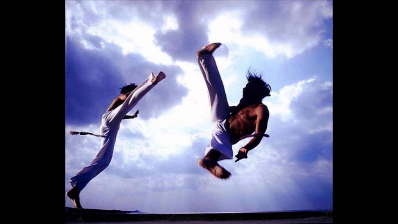 vieram tres pra bater no nego (musica de  capoeira)