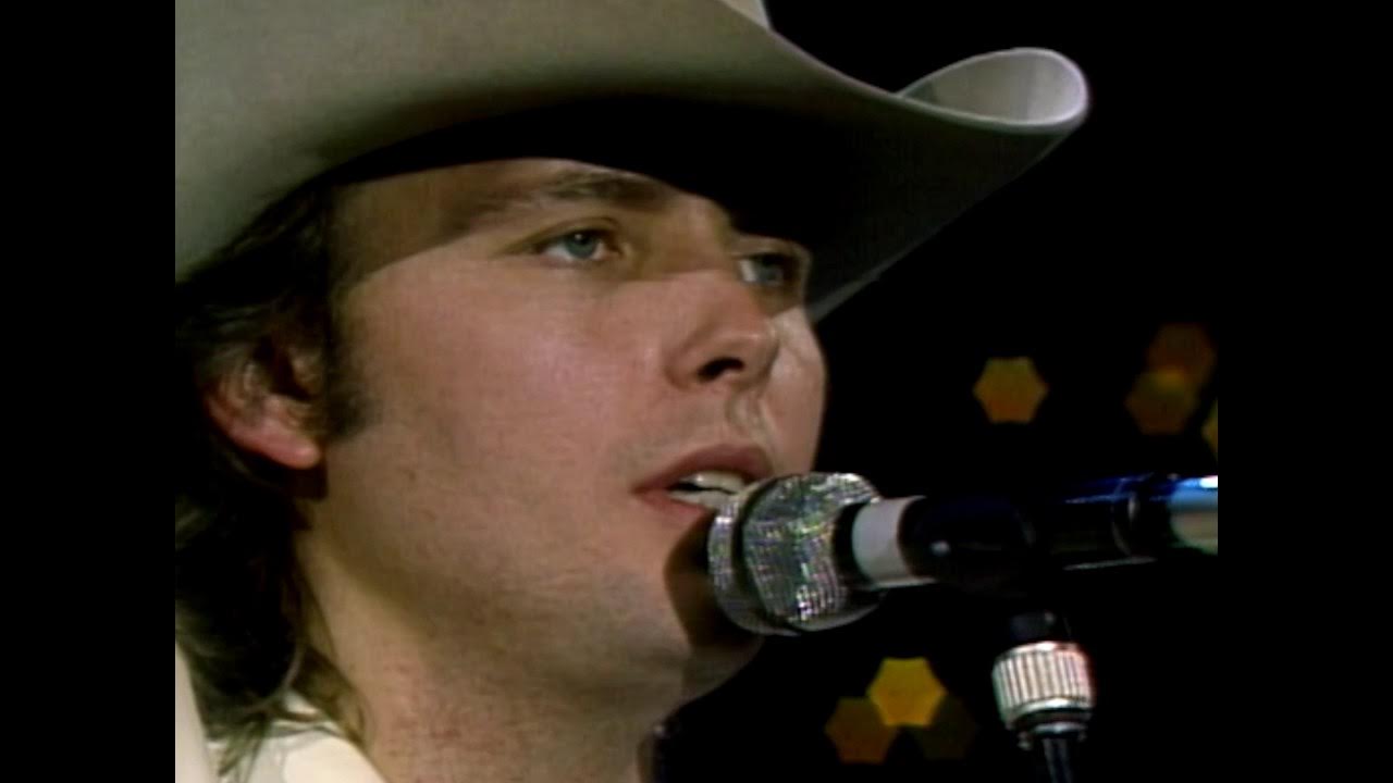 Dwight Yoakam - "Buenas Noches From A Lonely Room (She Wore Red Dresses)" [Live from Austin, TX]