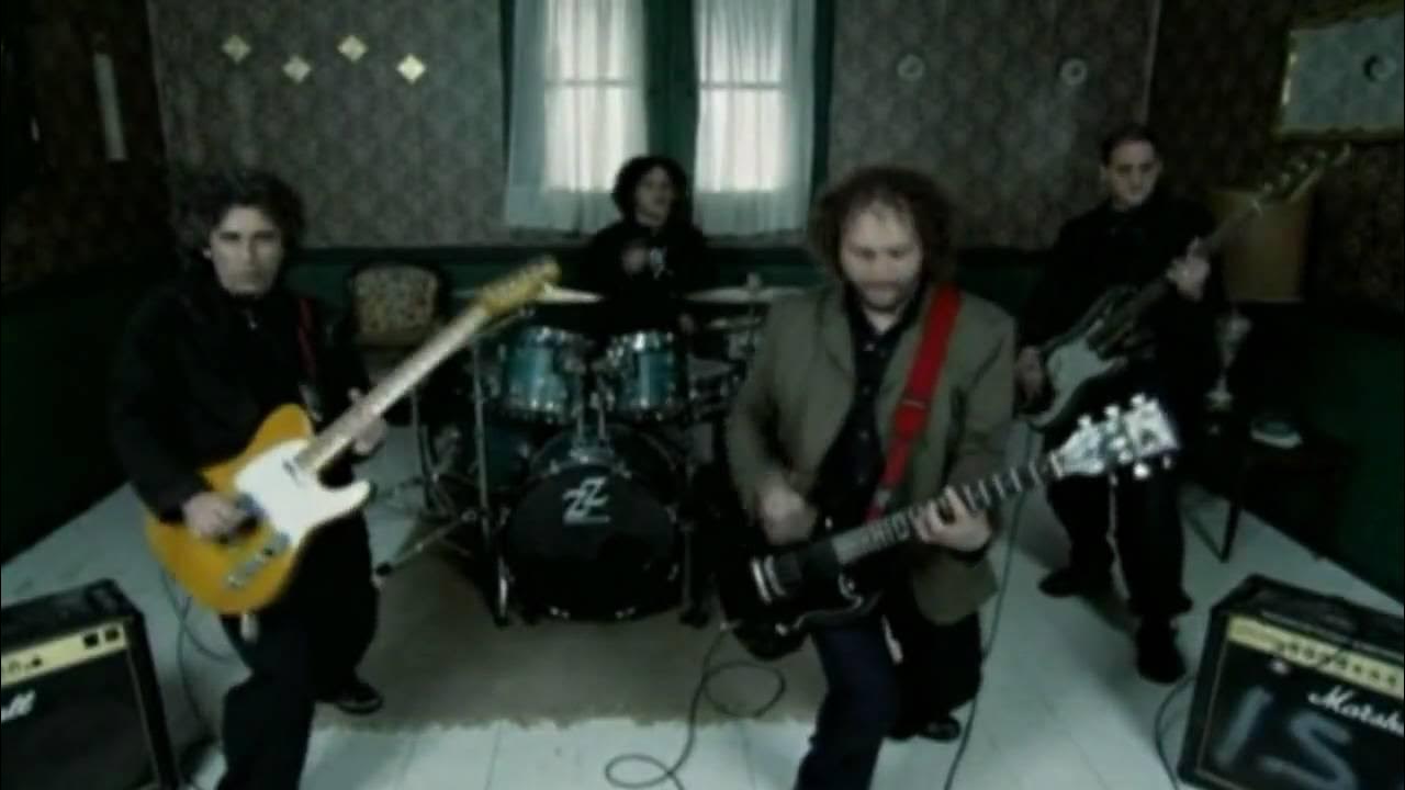 Los Tipitos - Campanas en la noche (video oficial)